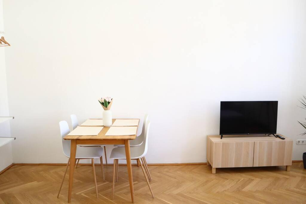 Bloom - Cozy Apartment, 5 Stops To City Center Βιέννη Εξωτερικό φωτογραφία